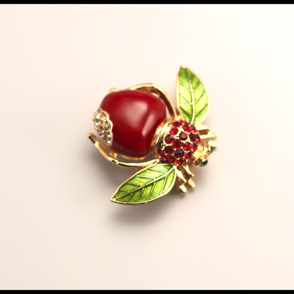 Joan Rivers big red apple bee brooch pin - Picture 3 of 4